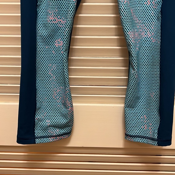 Armour Athletic Leggings/ Exercise / Running
Pants in Teal with a Colorful Panel - Picture 6 of 16